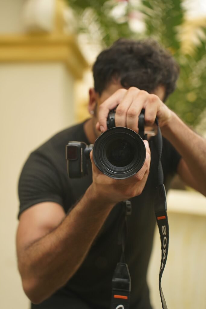 camera pexels photo Aventura y Dinámicas de Grupo​